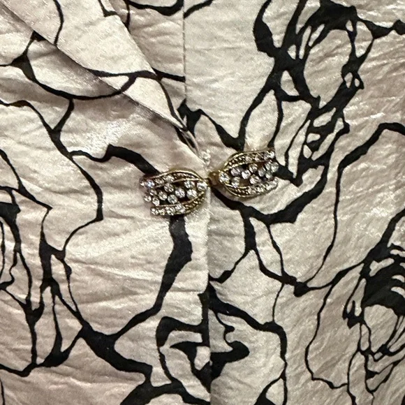 R&M Richards Black and Cream Floral Blazer - Picture 2 of 6